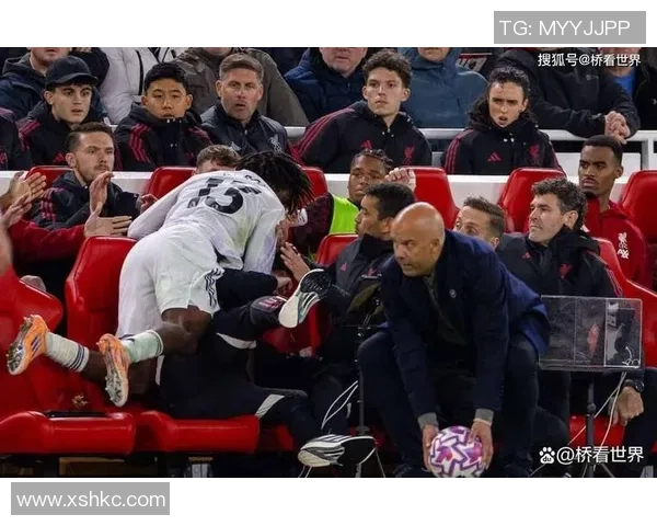 球星赛场怒喷对手激烈冲突引爆全场观众热议不断